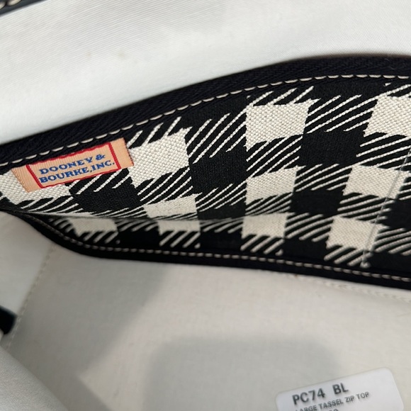 NWOT Dooney & Bourke Large Tassel Zip Top Bag Black Off White Check - Picture 4 of 11